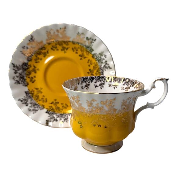 Royal Albert Regal Series TEA CUP & SAUCER SET Gold Yellow Bone China Scalloped - Picture 1 of 9